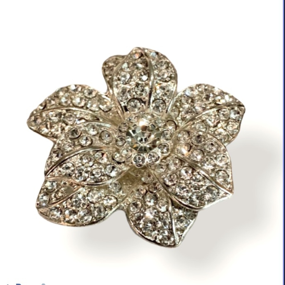 Vintage 2” Stunning Rhinestone Floral Brooch! EUC!